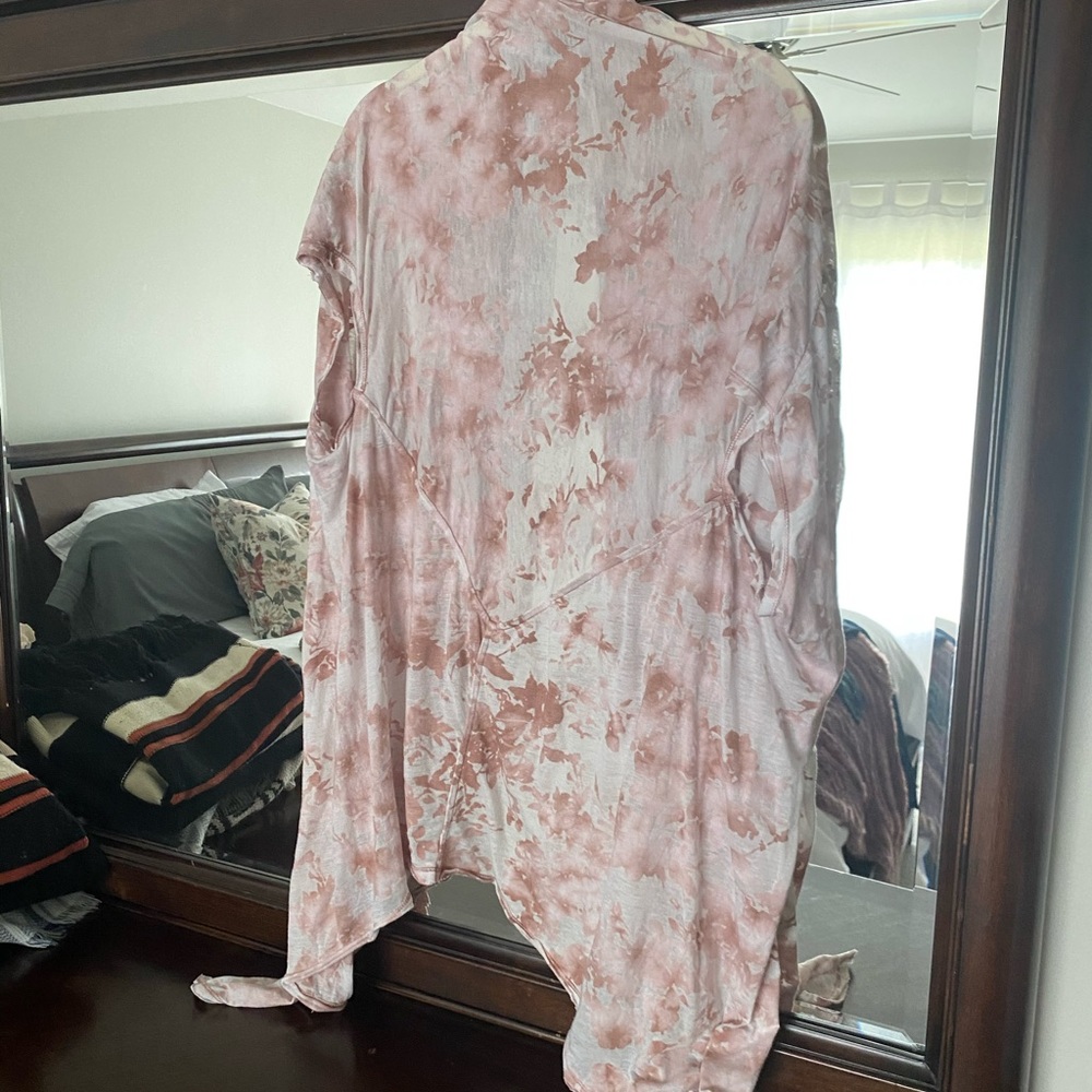 Floral textured wrap with arm holes.